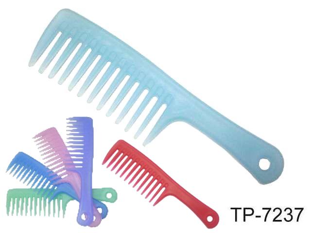 PLASTIC COMB